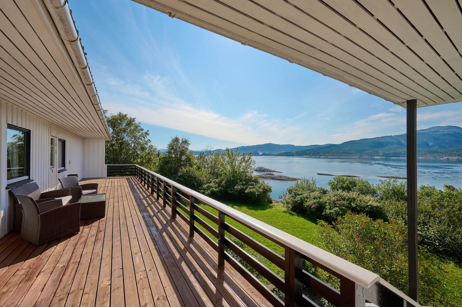 Terrasse med lang solgang Galleribilde