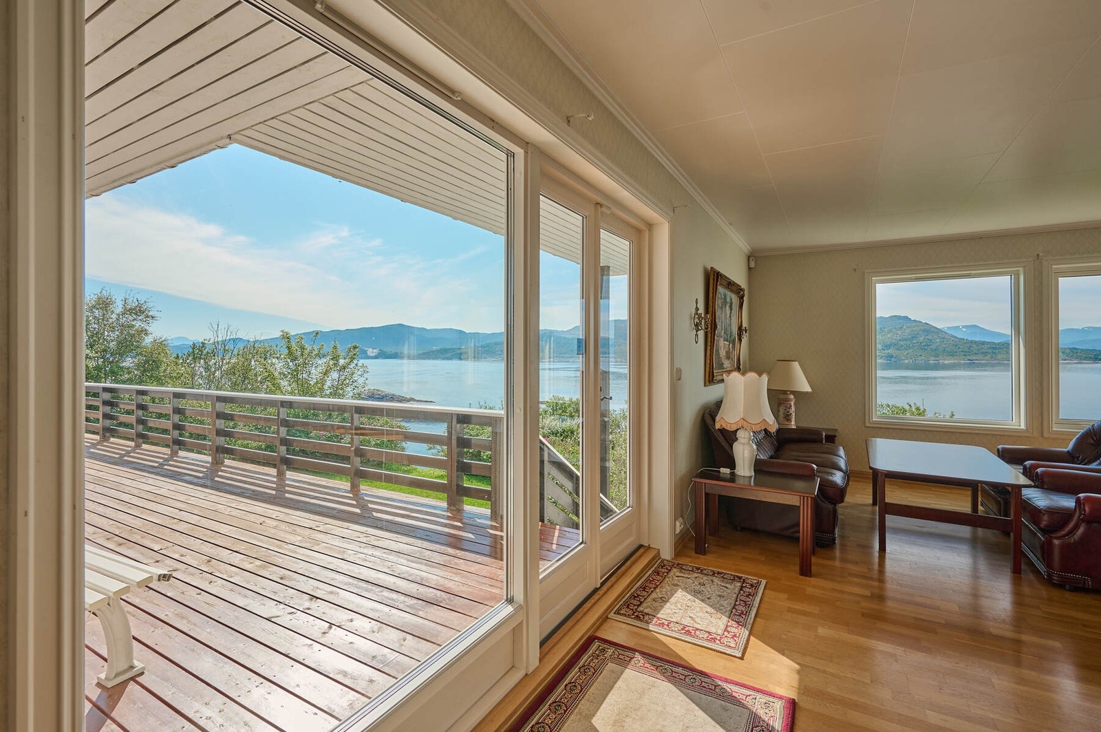 Stue med utgang til terrasse Galleribilde