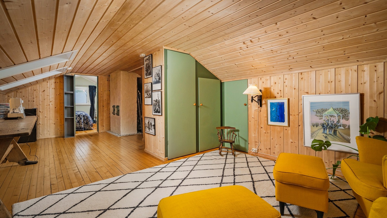 Loftet er godkjent som loft, men innredet til stue og soverom Galleribilde