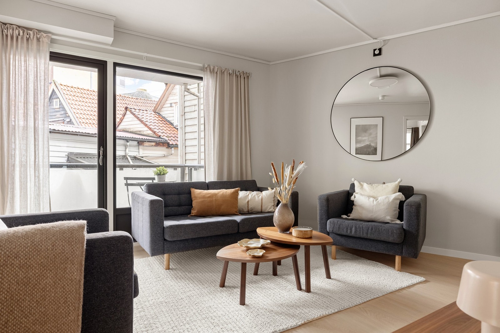 Velkommen til Kong Oscars gate 25B - En lekker 3-roms med egen balkong midt i byen. (Foto: Natalie Reinholdtsen) Galleribilde