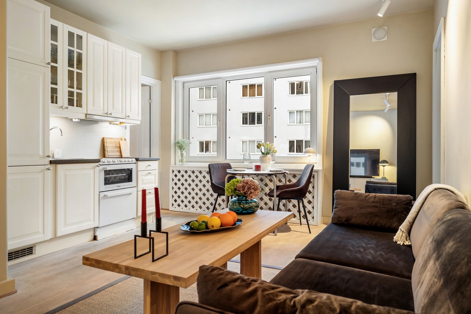 Leiligheten er utstyrt med SG-smartlys med tilhørende app, som gir enkel og fleksibel styring av belysningen i hele boligen. Galleribilde