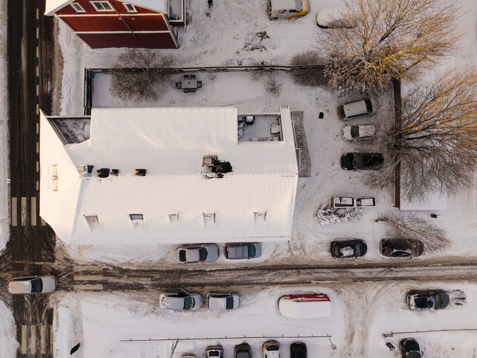 Oversiktsbilde over tomt og bygning Galleribilde