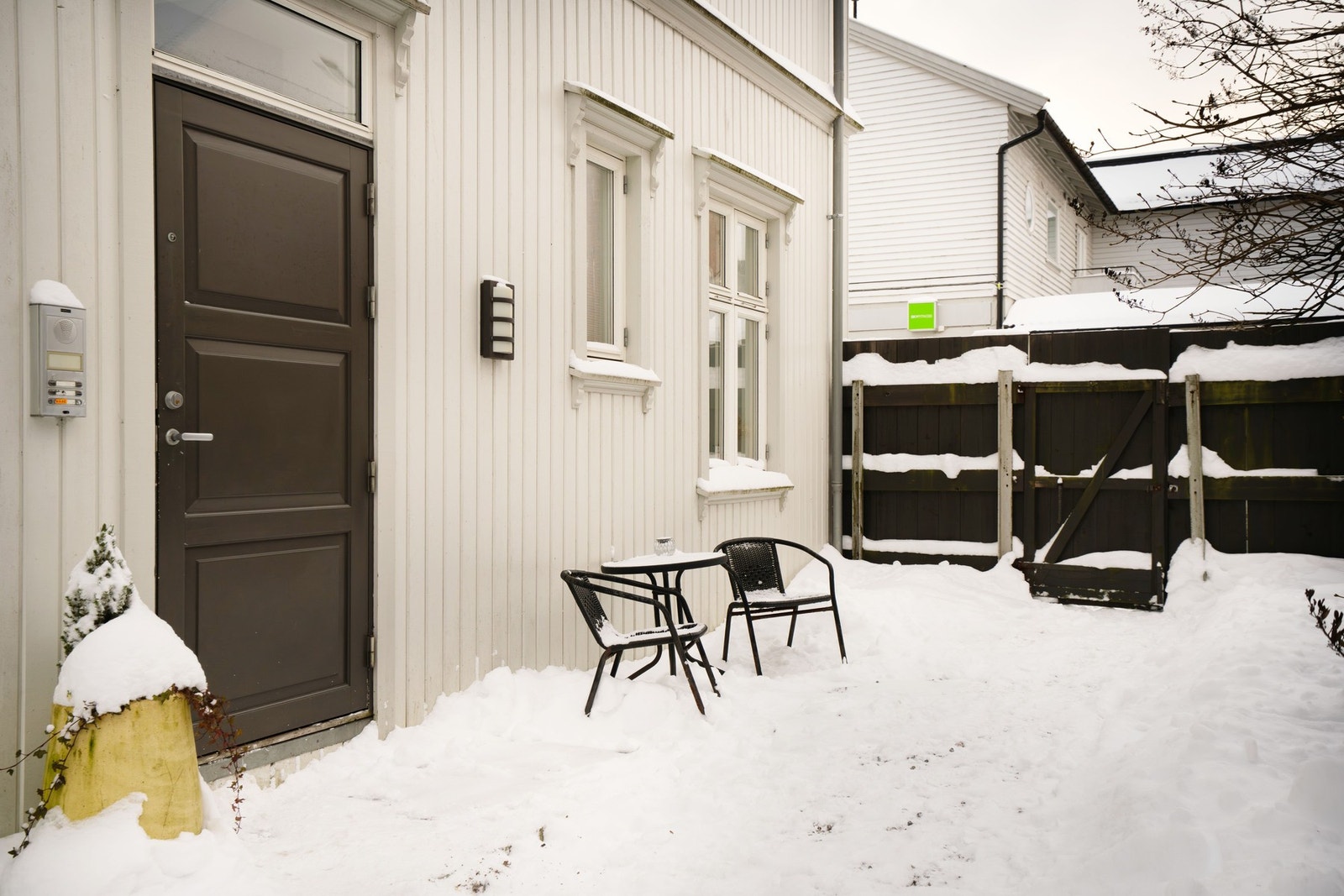 Inngang til leiligheten her. Heis for de som trenger dette. Galleribilde