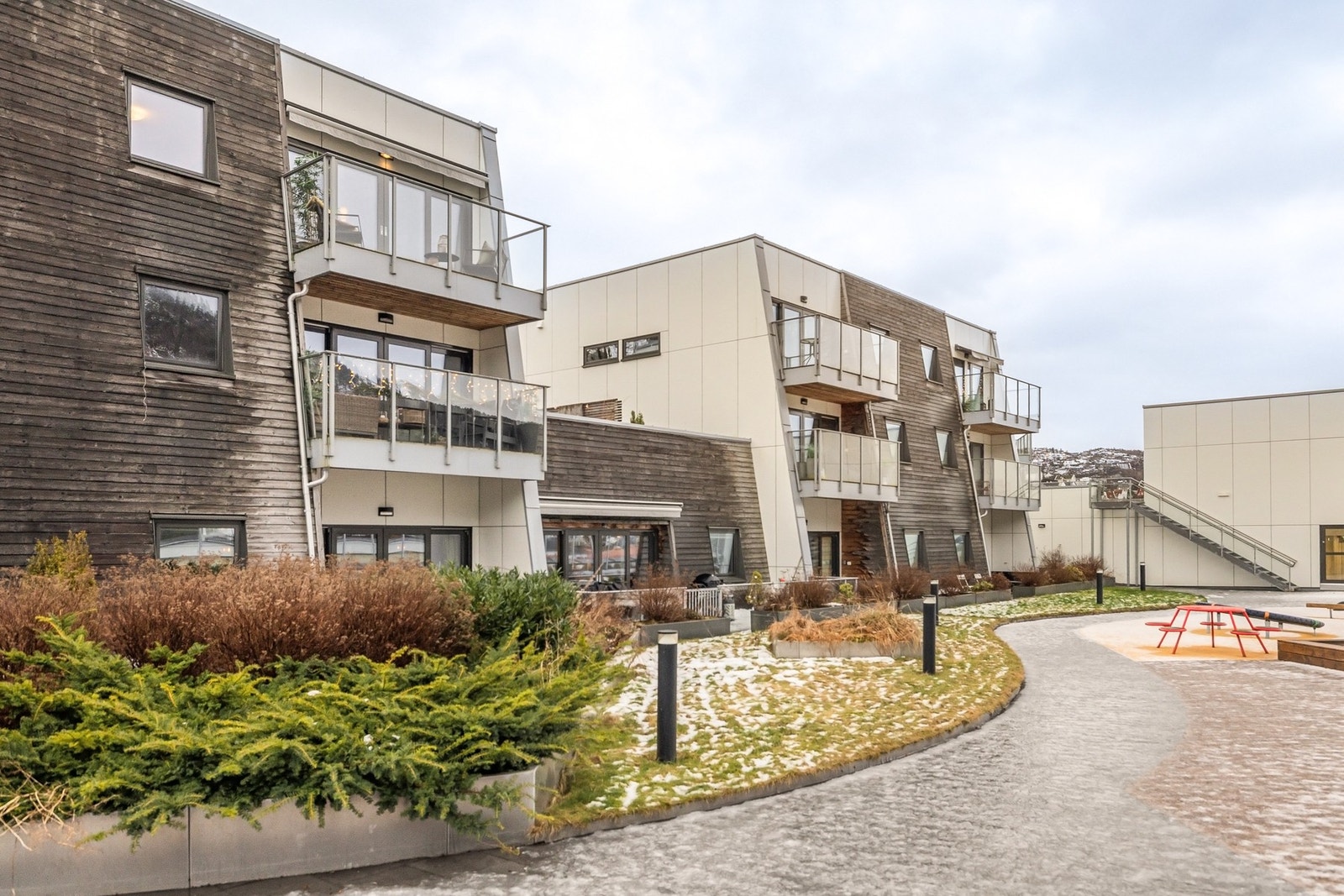 Det er mulighet for kjøp av fast parkeringsplass under bygget Galleribilde