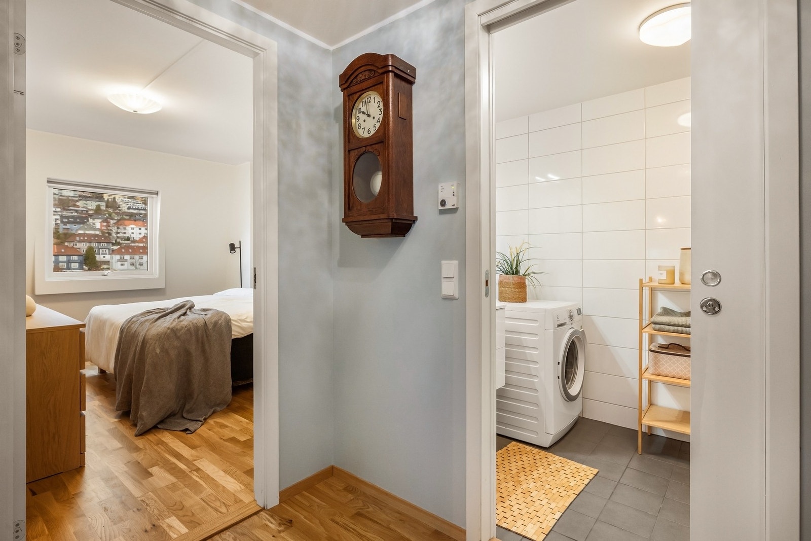 Soverommet ligger vegg i vegg med badet Galleribilde