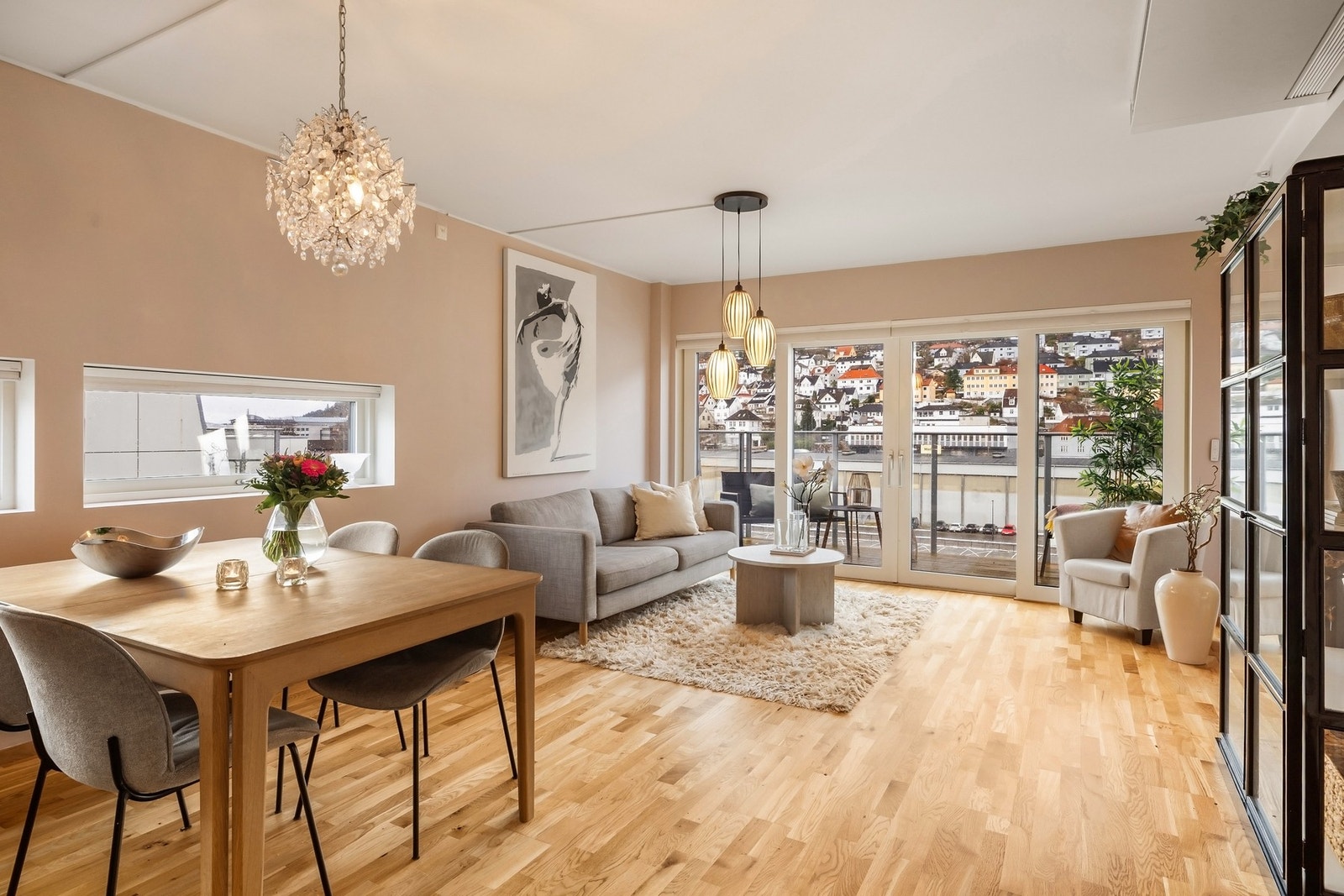 ASK Eiendomsmegling ved Vilde Hugvik og Charlotte Kleven har gleden av å presentere Svaneviksveien 55! Galleribilde