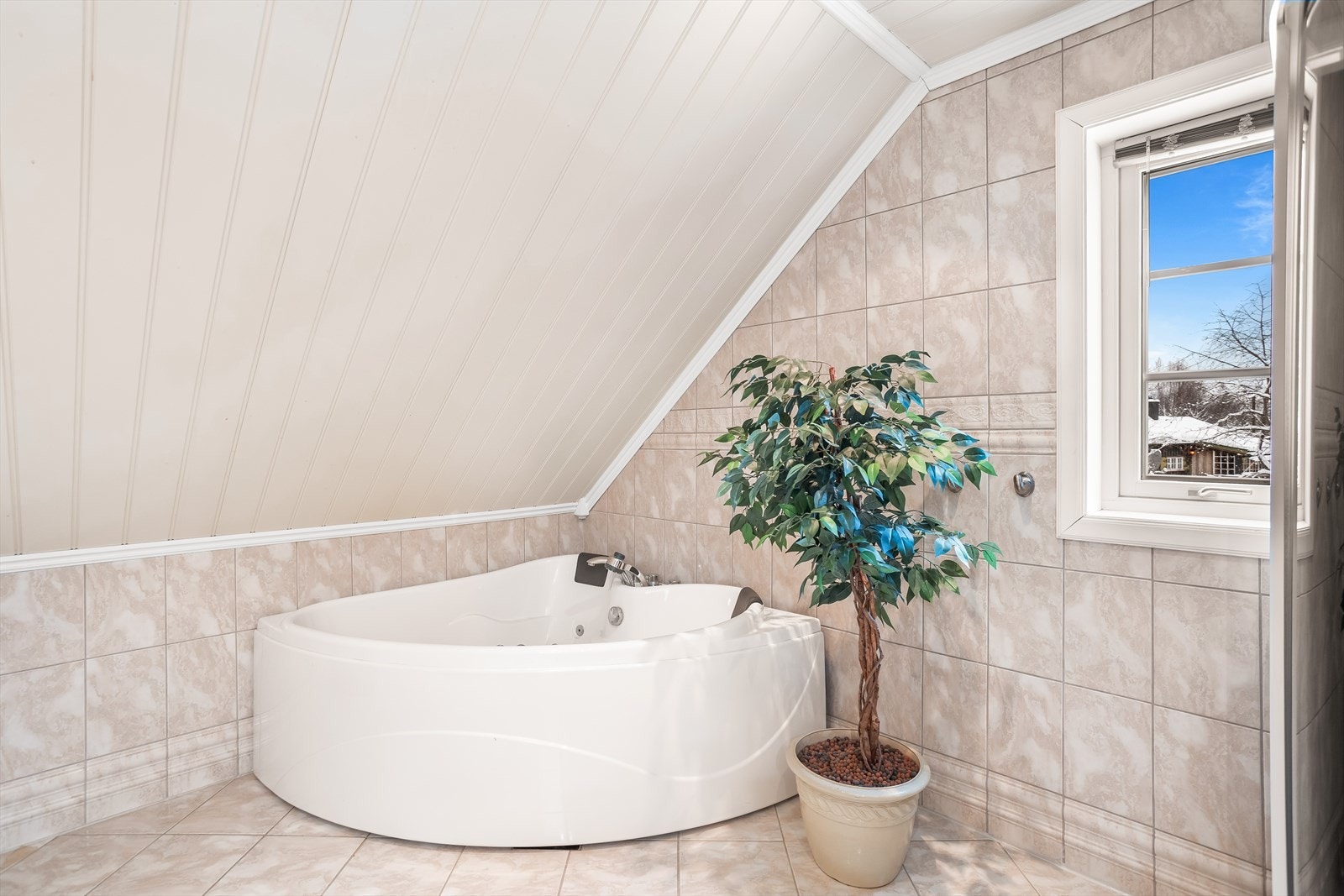 Badekaret med bobler gir mulighet for ekstra komfort i hverdagen. Galleribilde