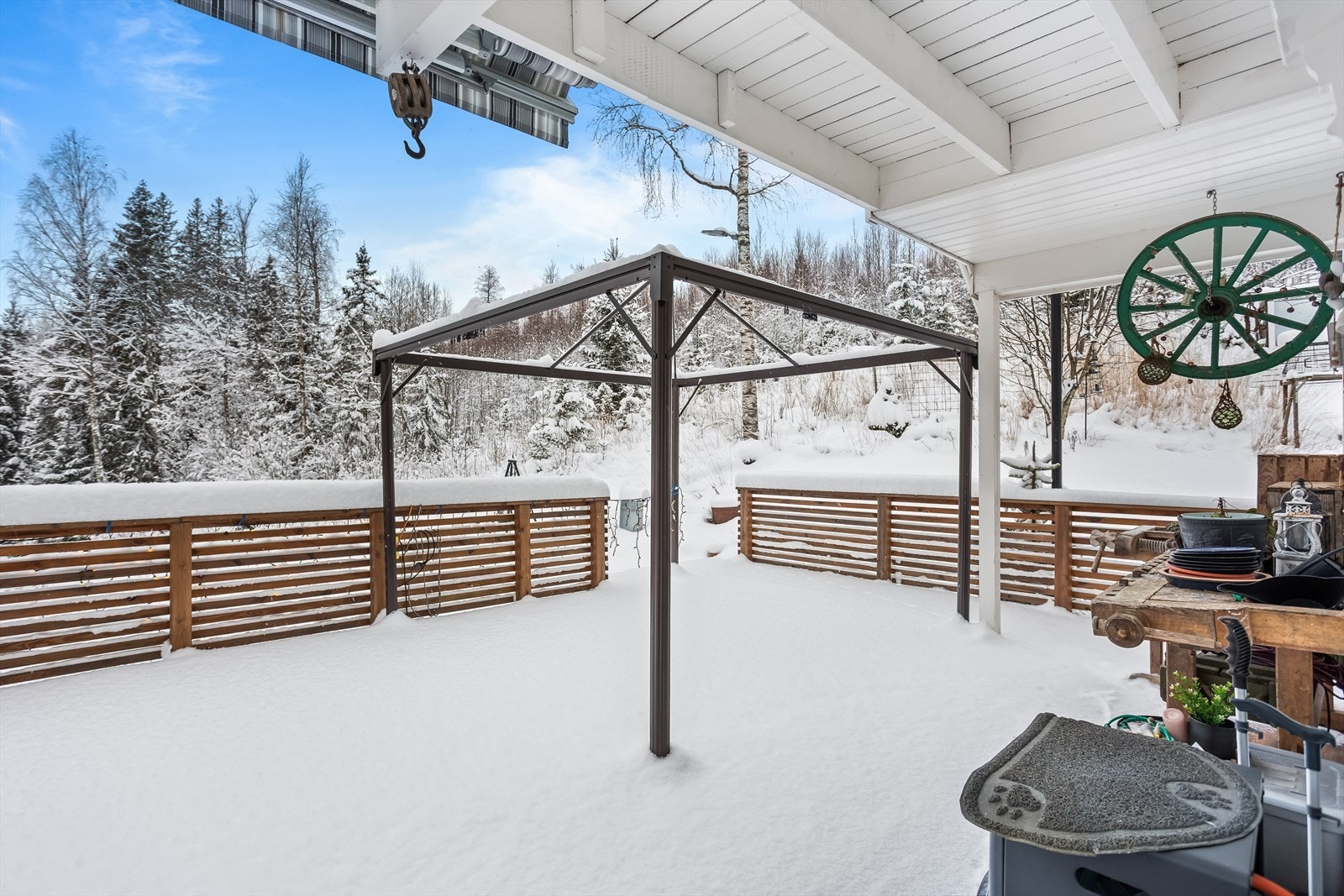 Dette er en flott og innholdsrik enebolig beliggende i et naturskjønt område. Galleribilde