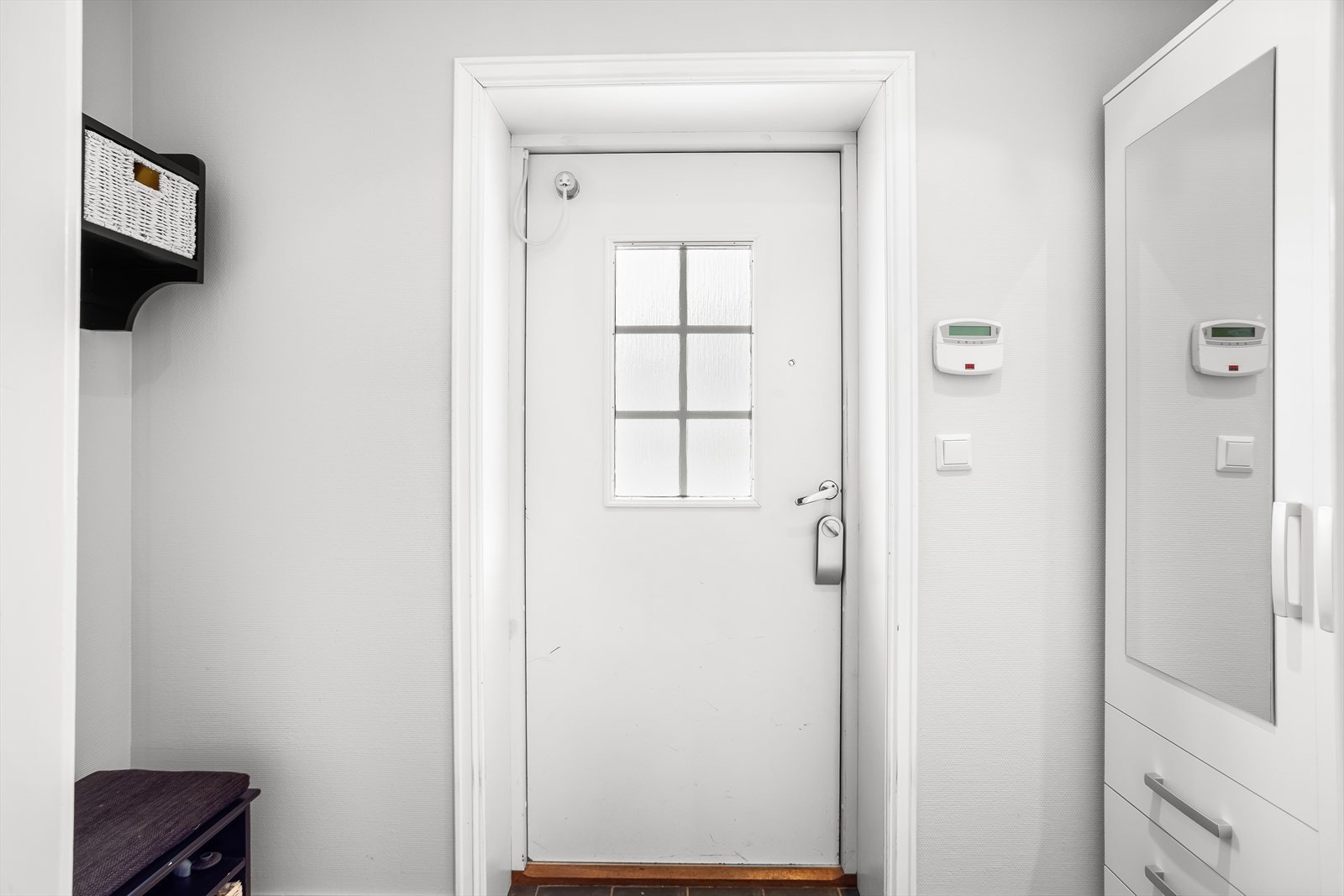 Utleiedelen har egen inngang, som sikrer fullt privatliv for leietaker. Galleribilde