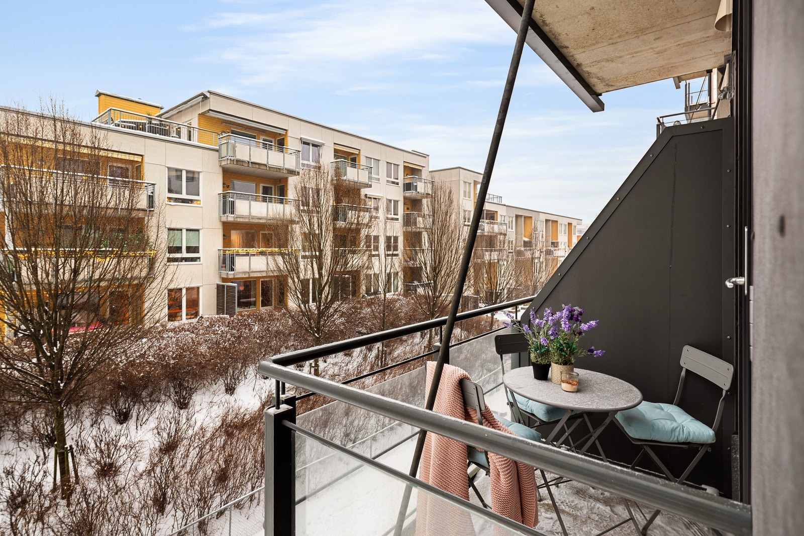 Her er det plass til et hyggelig cafésett. Galleribilde