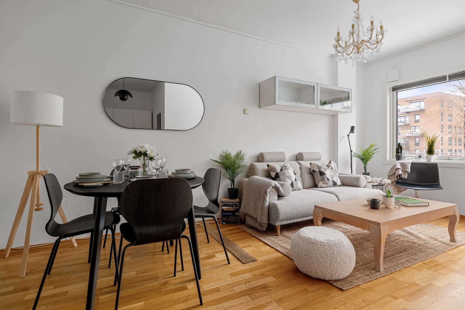Dette er en lys og romslig 2-roms selveierleilighet sentralt på Løren, perfekt som førstegangskjøp eller utleieobjekt! Galleribilde
