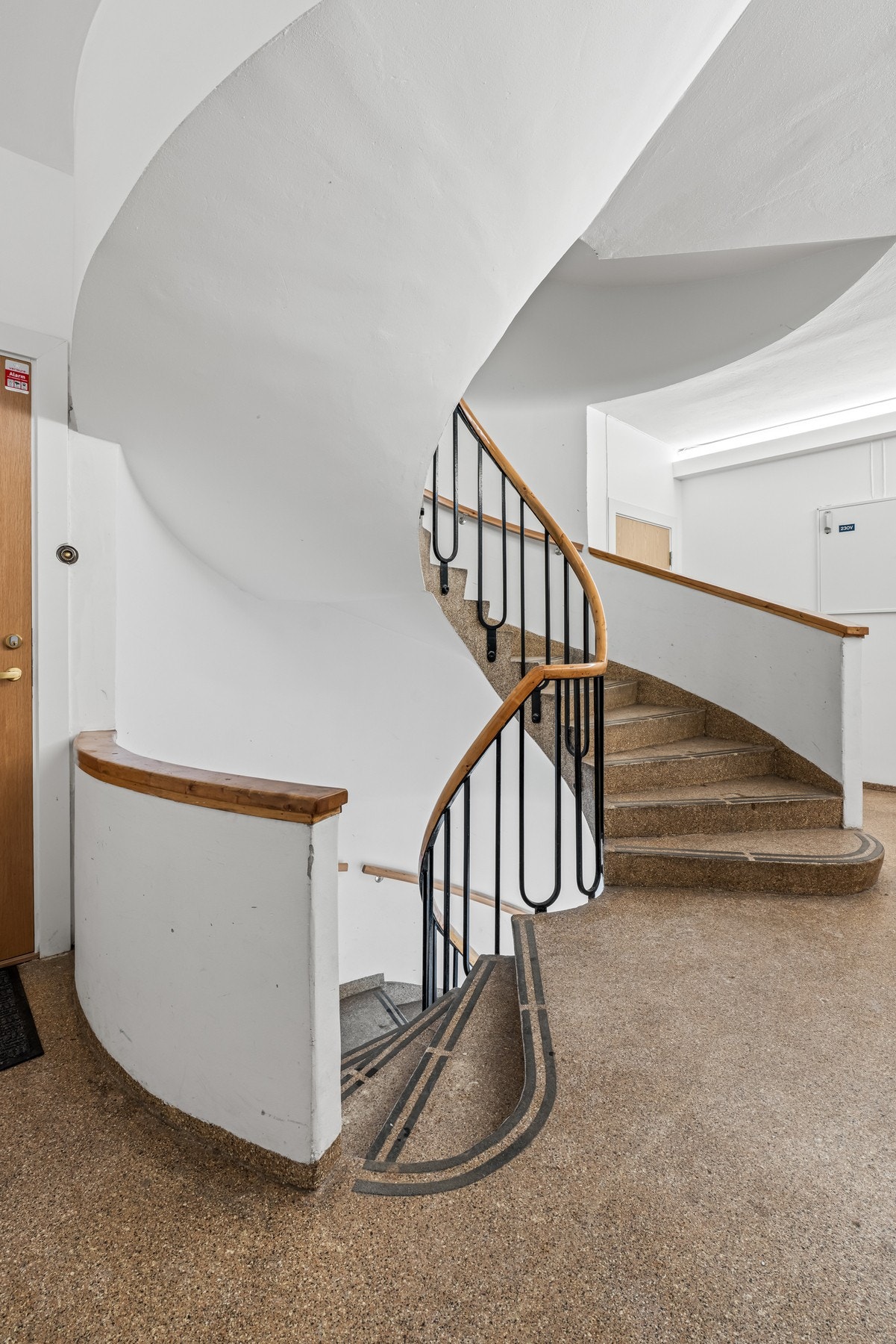 Adkomst via stilig trappeoppgang. Borettslaget har en god vedlikeholdshistorikk og har gjennomført flere store prosjekter i nyere tid. Galleribilde