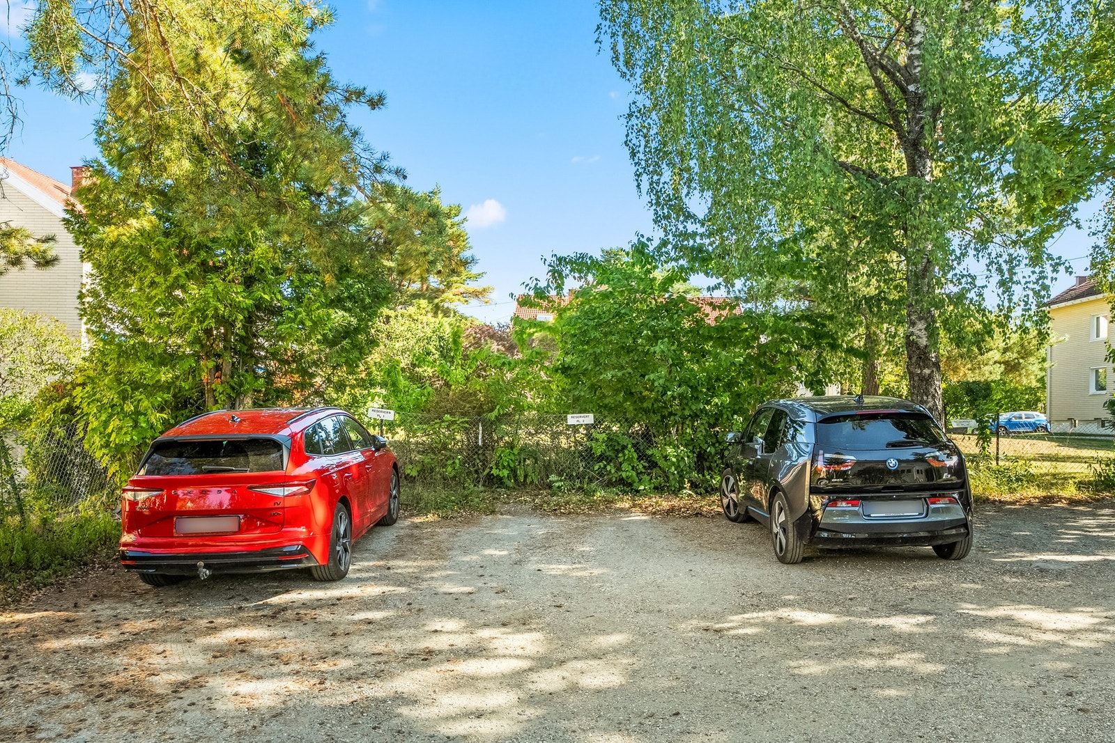 Andelen har parkeringsplass i bakgård som leies av borettslaget. Galleribilde