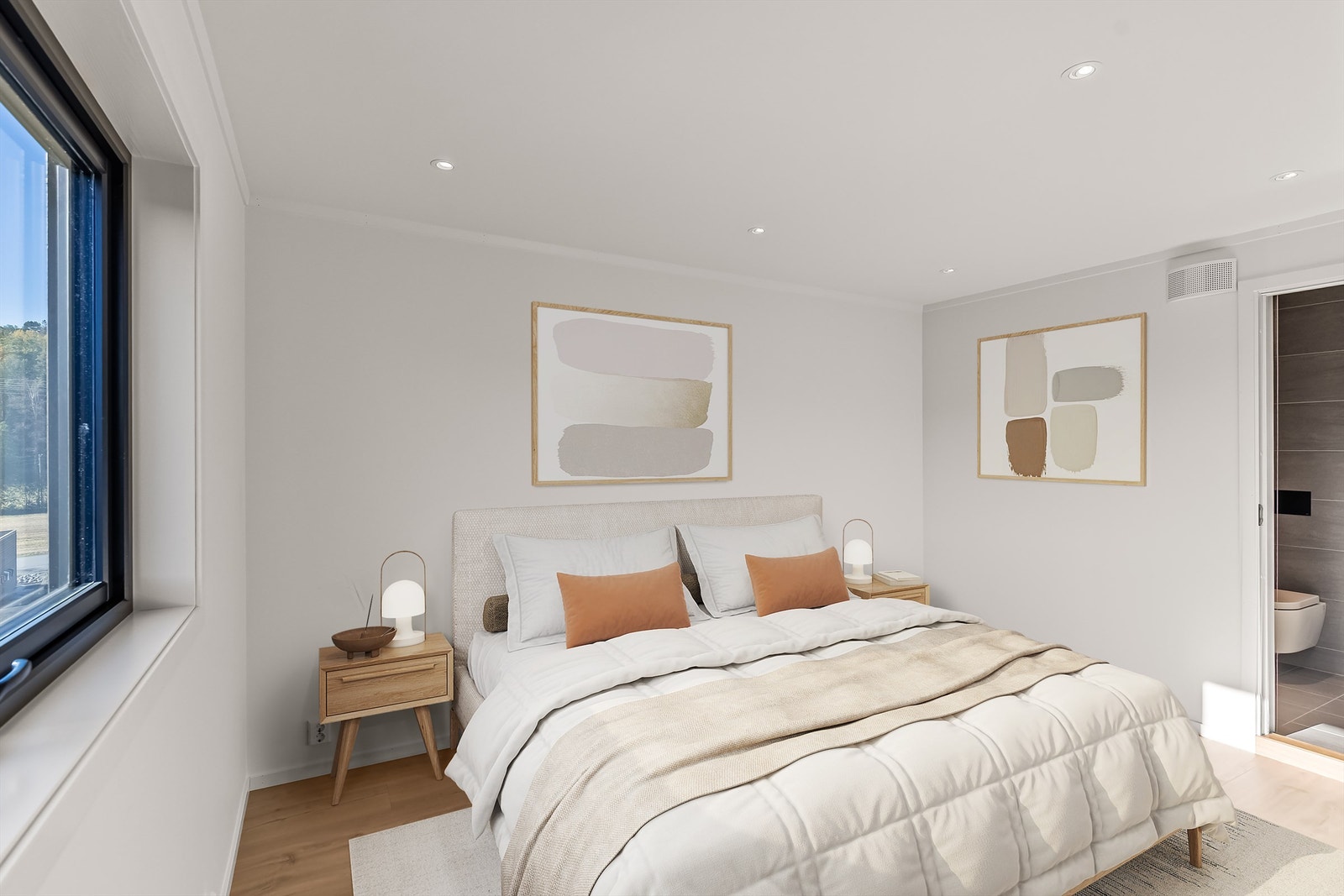 Hovedsoverommet er tilknyttet eget privat bad/wc - her får du følelsen av å bo på hotell, med din helt egen, avskjermede foreldreavdeling Galleribilde