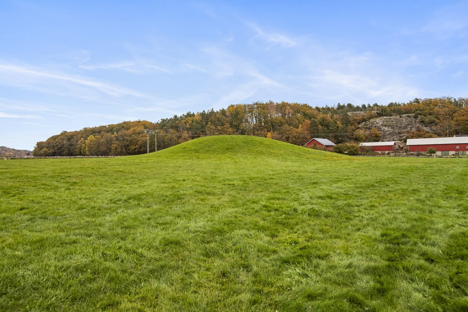 Om vinteren forvandles Gokstadhaugen til et vinterparadis, med perfekte forhold for aking og koselige uteaktiviteter. Galleribilde