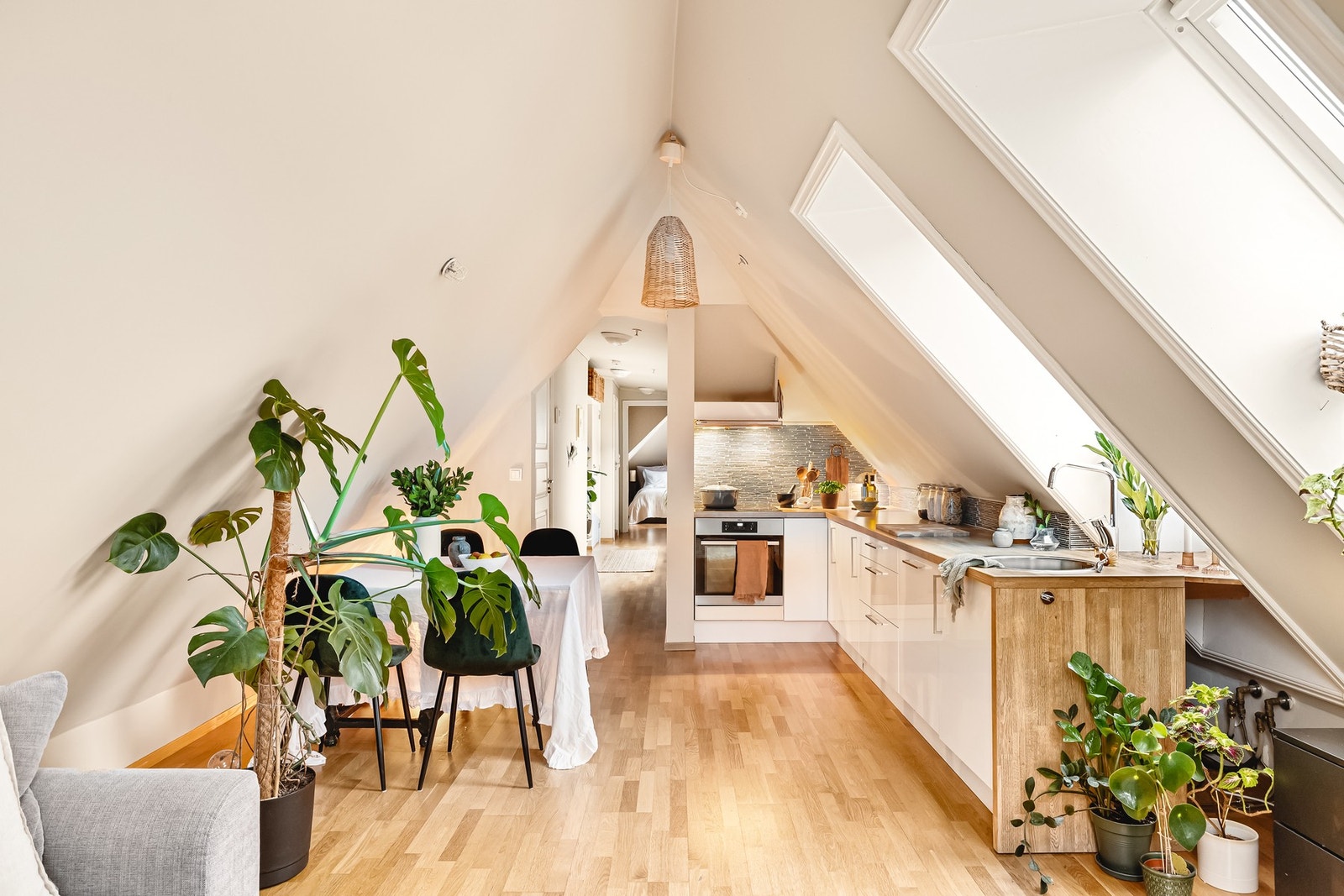 - Her er det god plass til både sofakrok og spisebord - Galleribilde