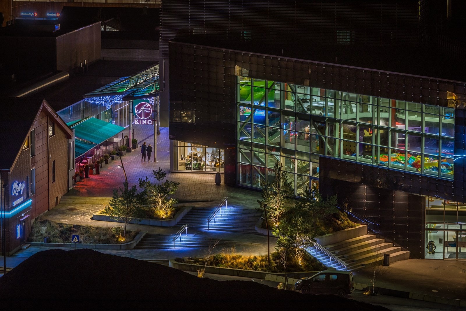 Storsenteret byr blant annet på kino og flere restauranter. Galleribilde