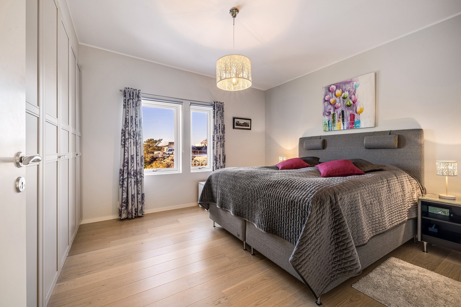 Hovedsoverommet er romslig, ca. 15 m². Galleribilde