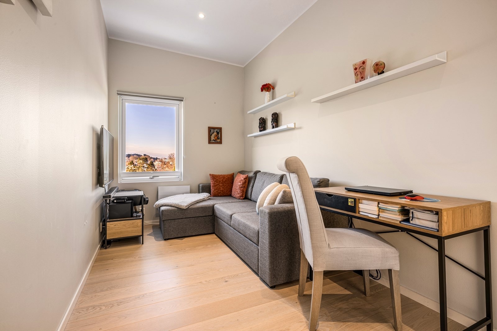 Det andre soverommet er ca. 10 m² og malt i tidsriktige farger. Galleribilde