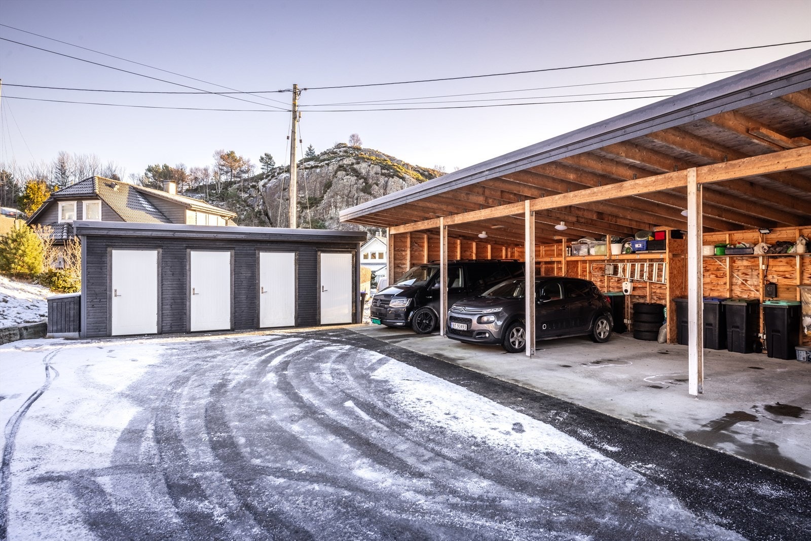 ** Det er også tilhørende plass (er) i carport med ladepunkt ** SJEKK!! Galleribilde