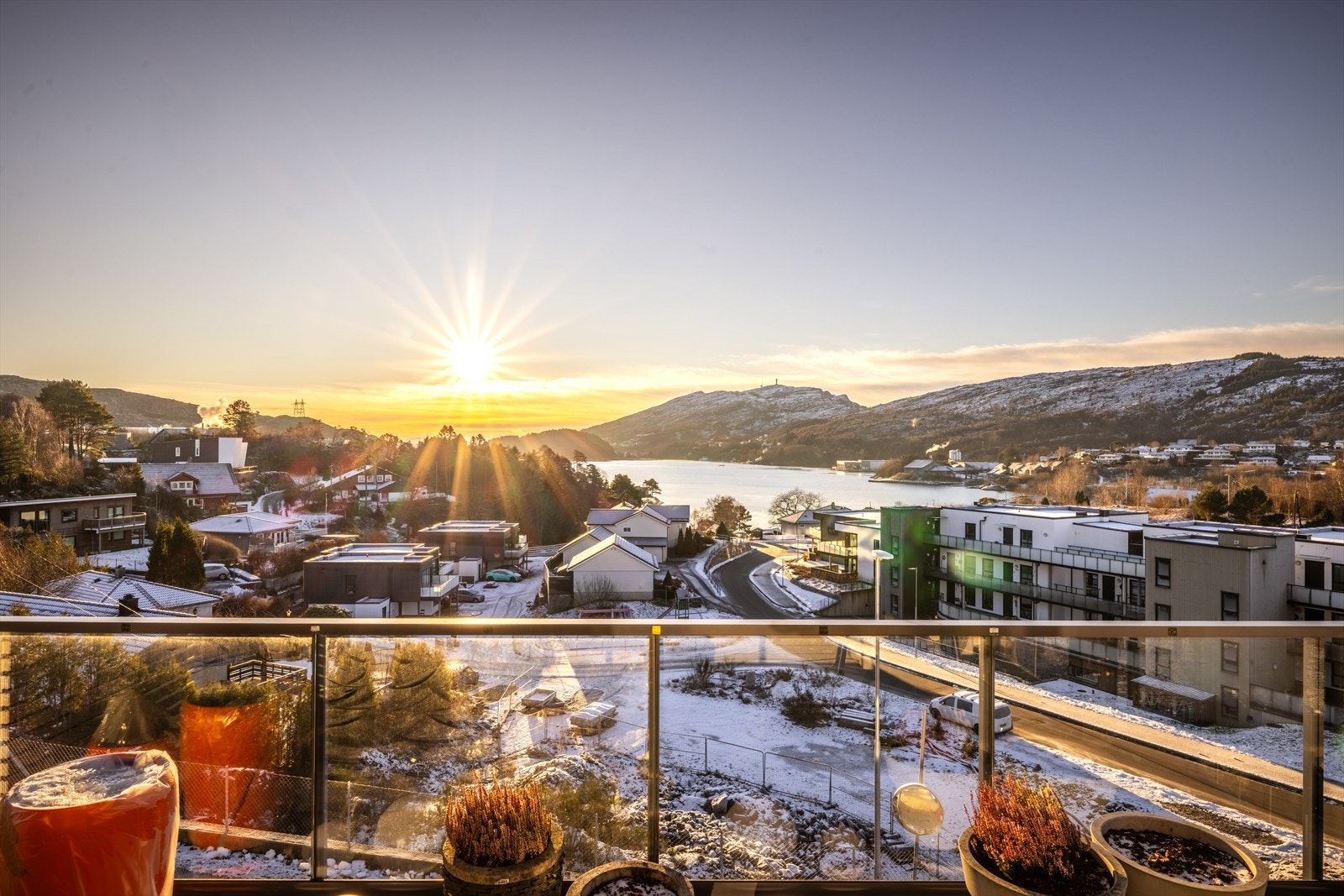 Altanen byr på fantastiske solforhold og flott utsikt. Galleribilde