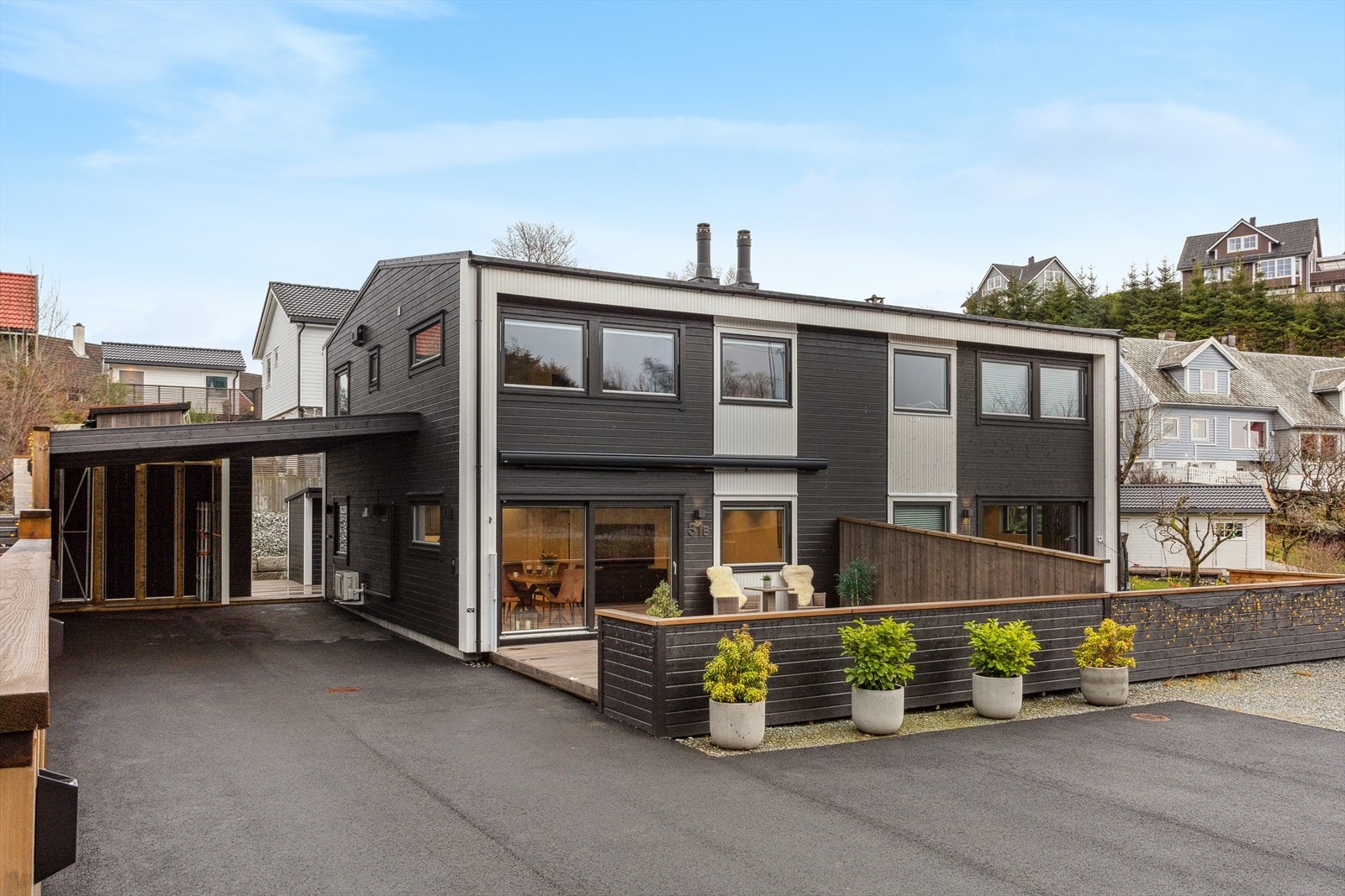 Nyere bolig fra 2023 med gode kvaliteter og pent opparbeidet tomt Galleribilde