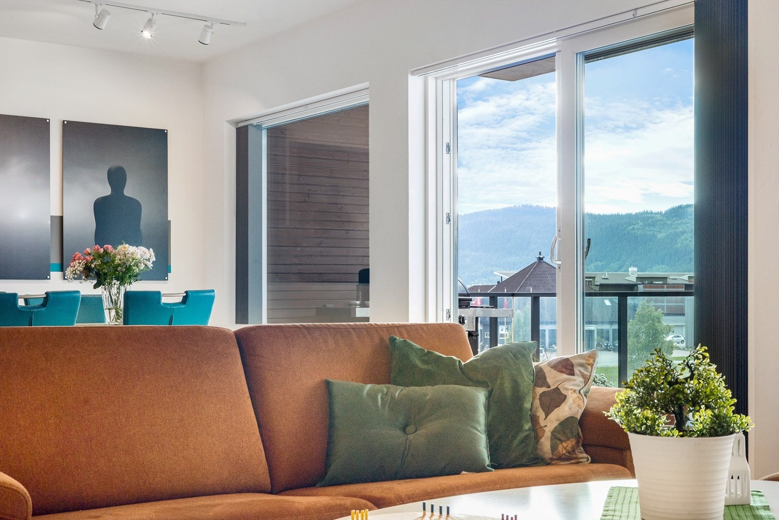 Noe av utsikten fra stuen. Galleribilde