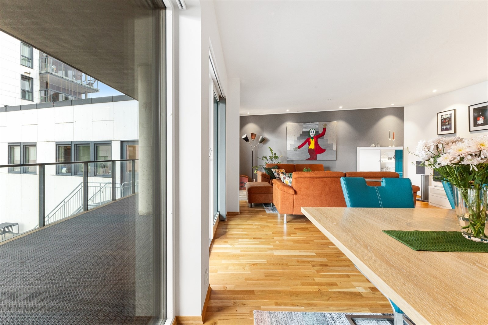 IN ordning(nedbetaling av fellesgjeld kan gjøres) Parkett på gulv i bla. stue. Galleribilde