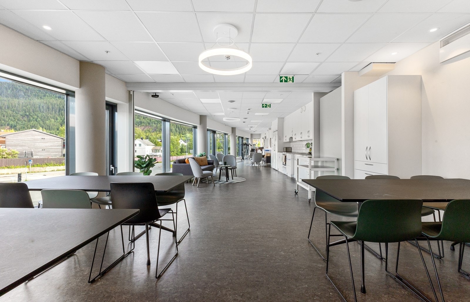 Tilgang til flotte Plussarealer som avbildet her, lounge og møterom. Galleribilde