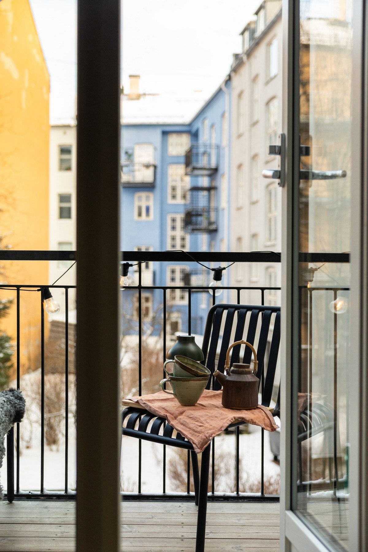 Fra kjøkkenet er det utgang til balkong. Galleribilde