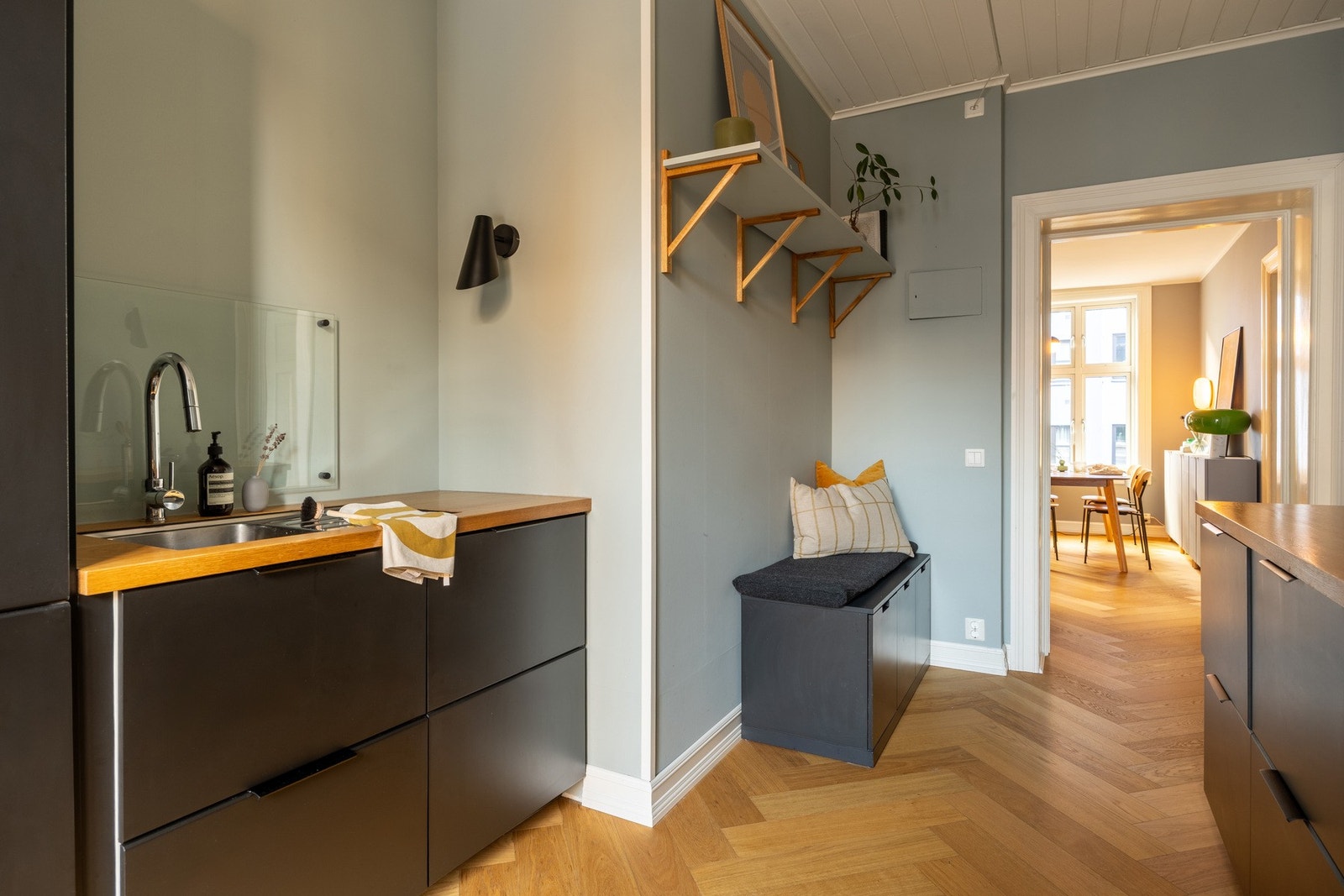 Den gjennomgående planløsningen gir en luftig atmosfære. Galleribilde