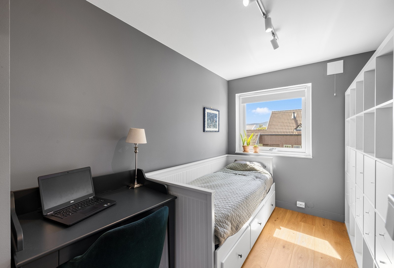 Soverom 3 - Et lyst og trivelig soverom som passer ypperlig som barnerom, gjesterom eller arbeidsrom. Galleribilde