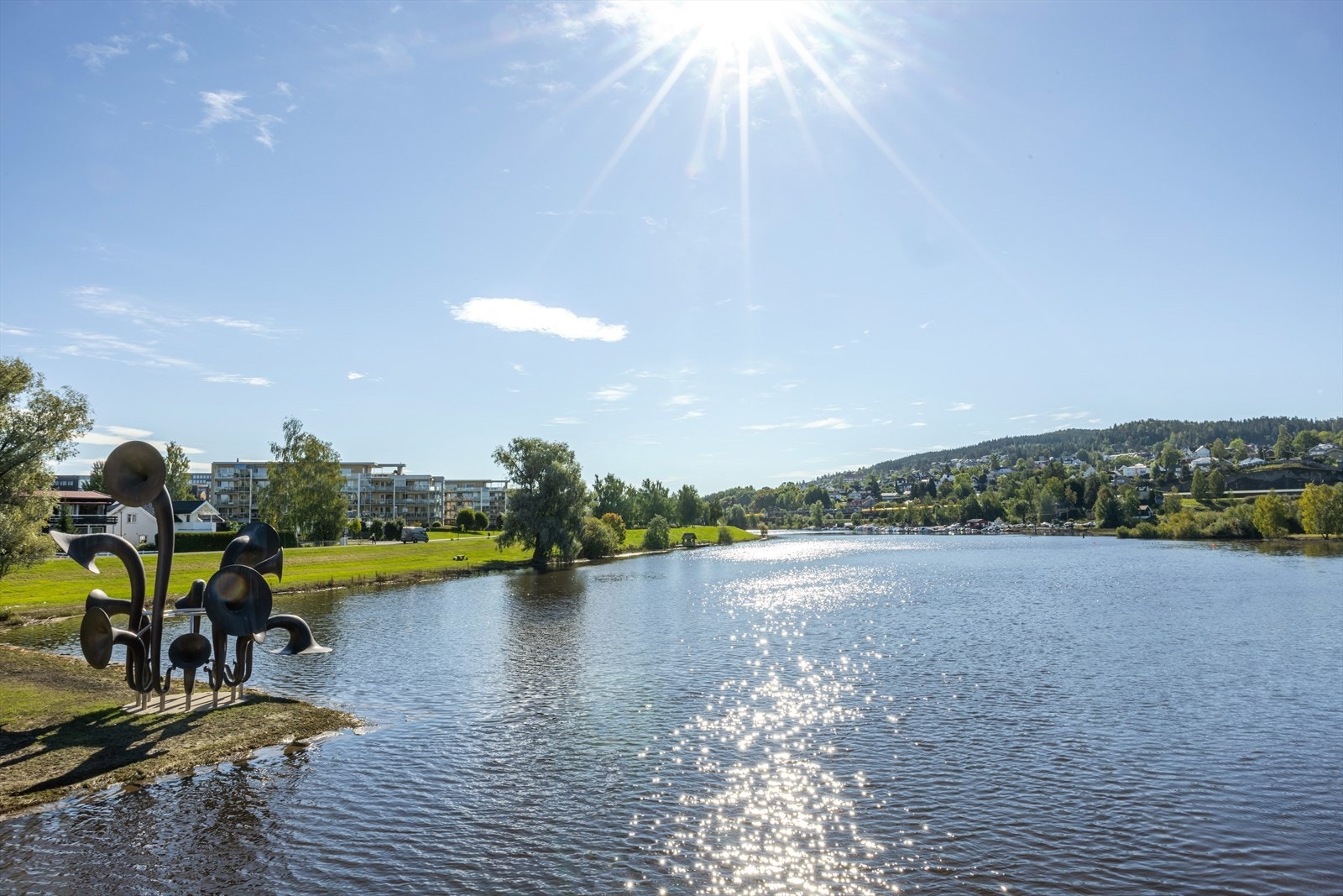 På Flomvollen og Nebbursvollen finner du flotte tur- og rekreasjonsområder, samt opplyste stier perfekt for joggeturer. Galleribilde
