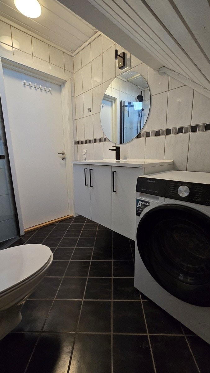 Kombinert vaskemaskin og tørketrommelog t Galleribilde