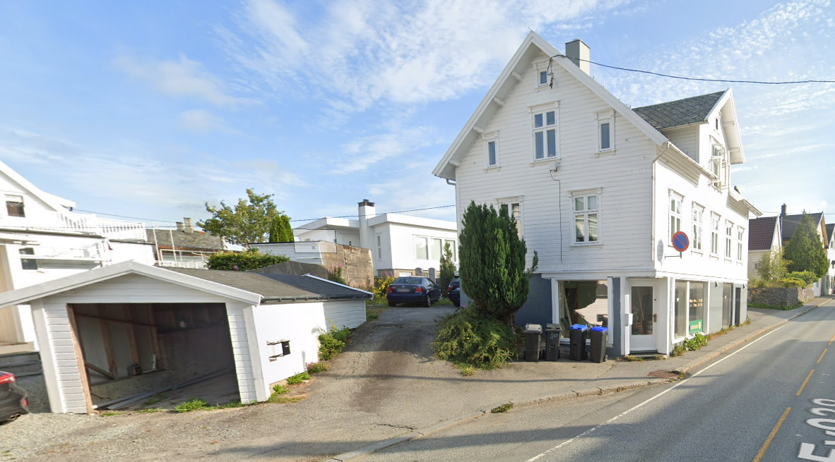 Leiligheten er i øverste etasje. Gode parkeringsmuligheter i tun og garasje Galleribilde