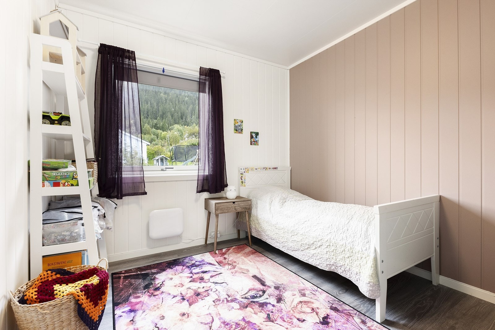 Soverom 1 av 3 i 1.etasje. Galleribilde