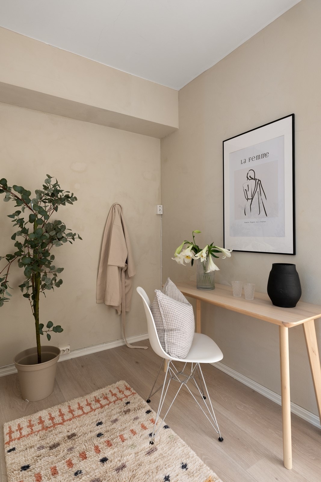 - Hovedsoverommets generøse størrelse har gitt mulighet for å dele rommet opp til å bli soverom og kontor/walk-in garderobe - Galleribilde