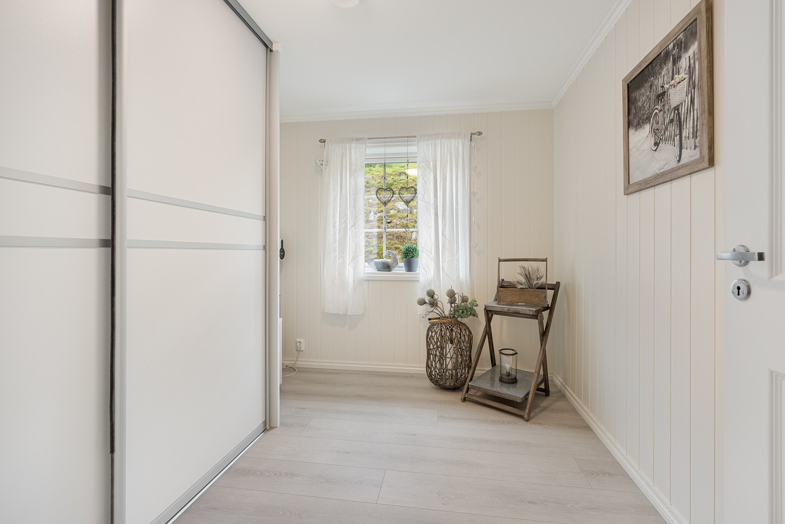 På det tredje soverommet er det også et garderobeskap. Galleribilde