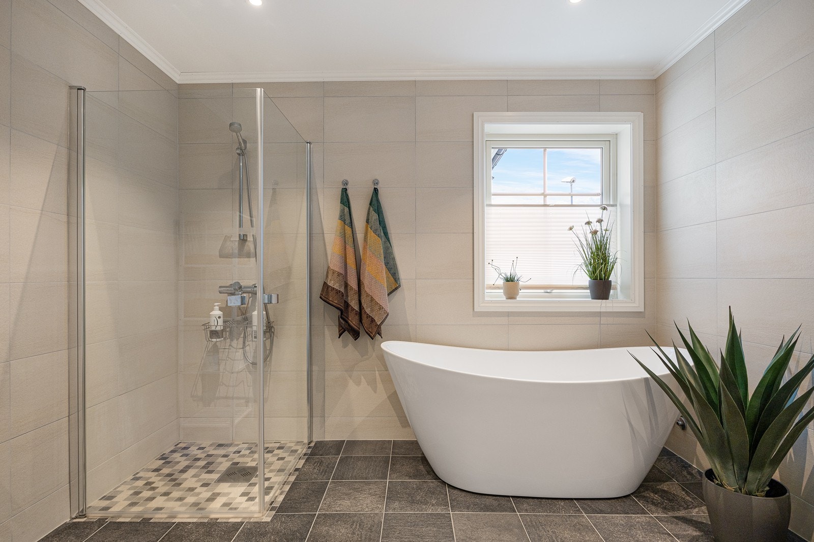 Badetkaret er ikke tilkoblet og uten blandebatteri. Galleribilde