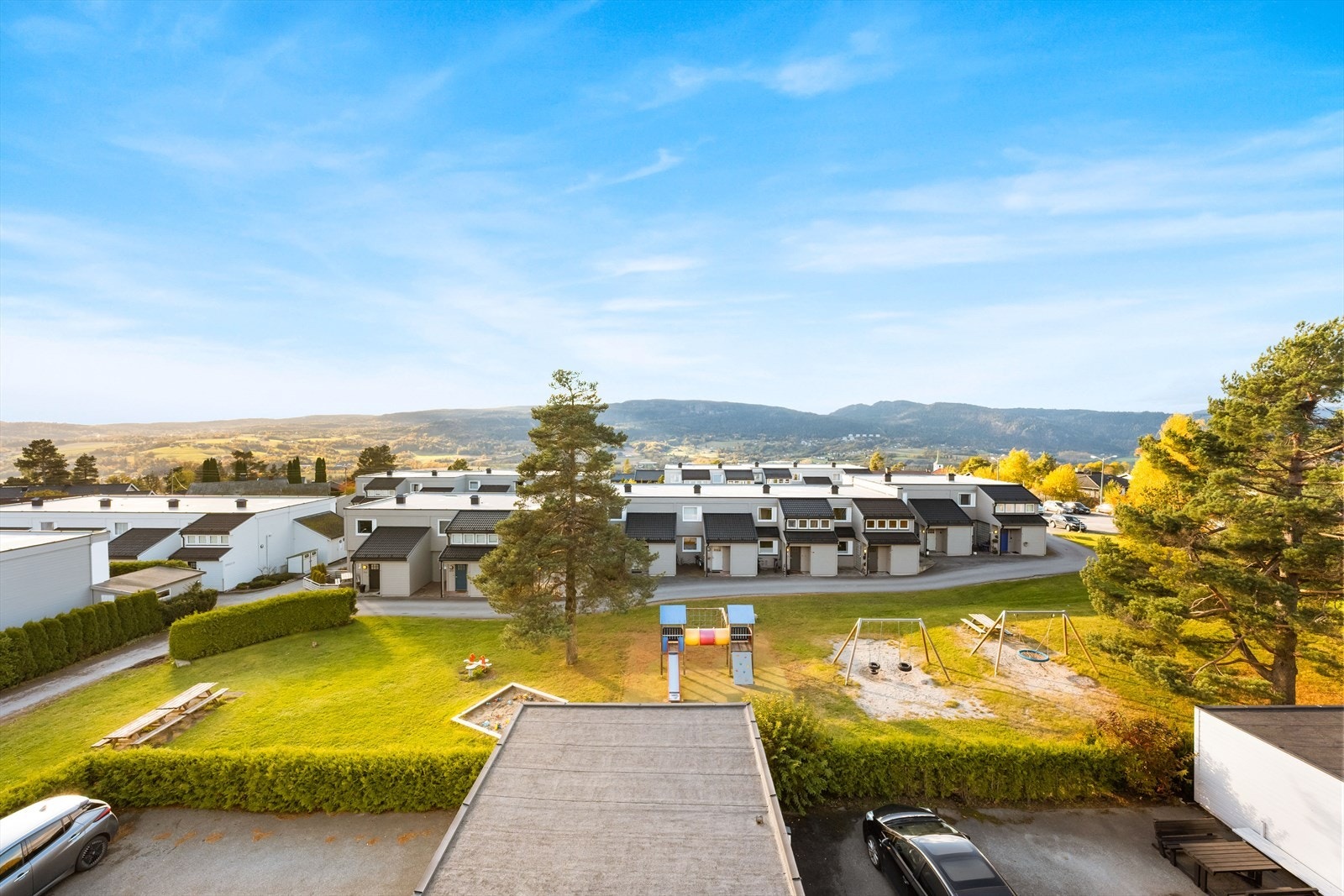 Leiligheten ligger lyst og trivelig med hyggelig innglasset balkong som gir gode solforhold. Galleribilde