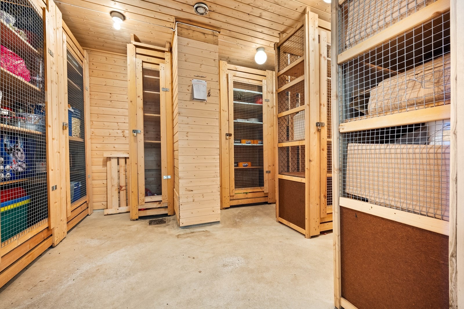 I tillegg medfølger en kjølebod i oppgangens første etasje. Galleribilde