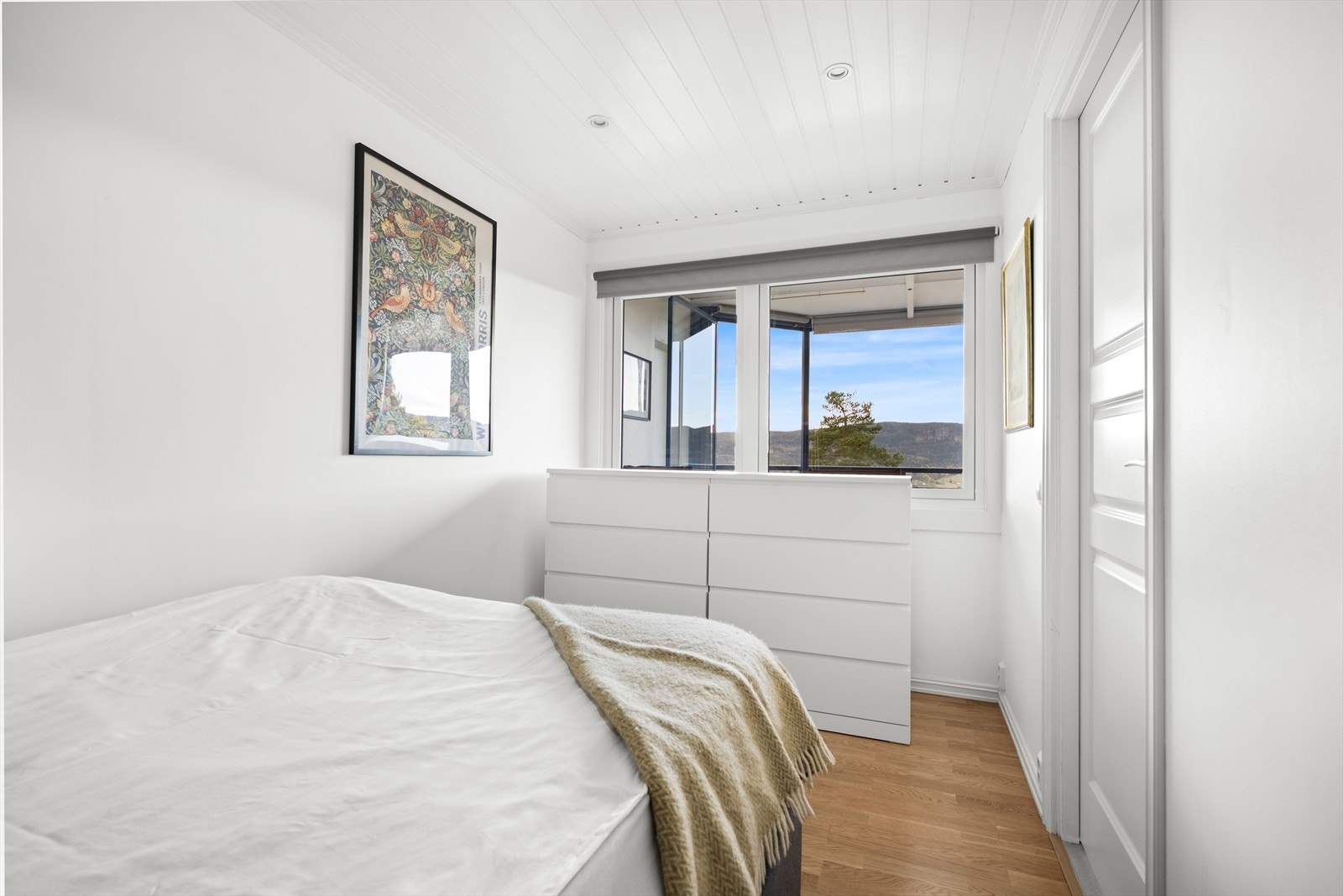 Lyst og pent soverom. Galleribilde