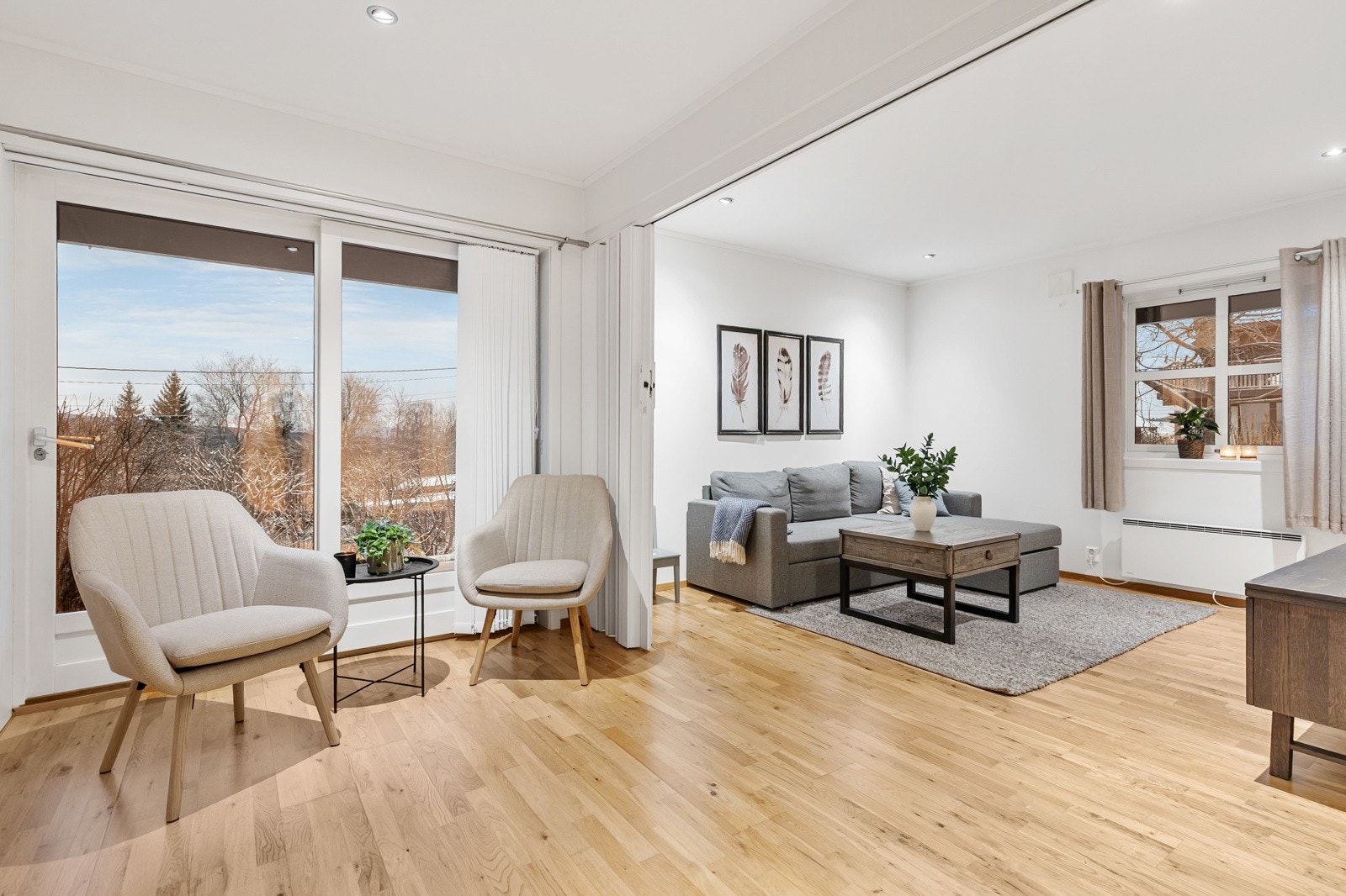 Utgang til terrasse og hage. Galleribilde