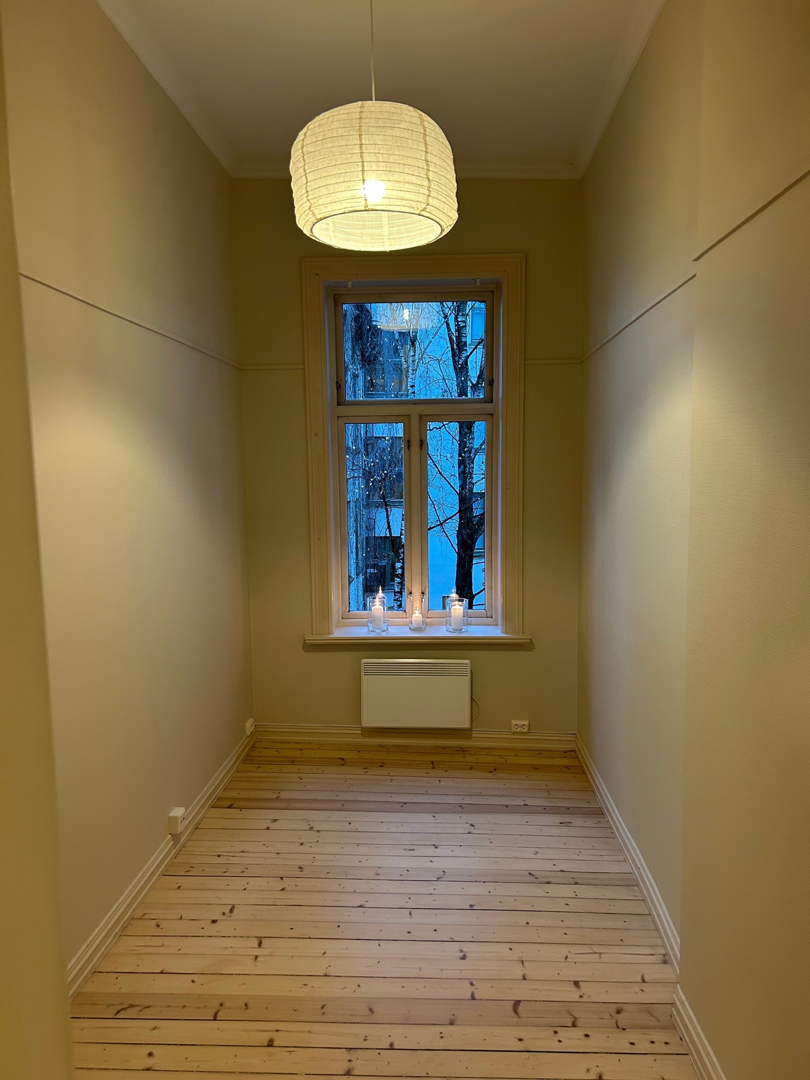 Soverom, også dette mot stille bakgård Galleribilde