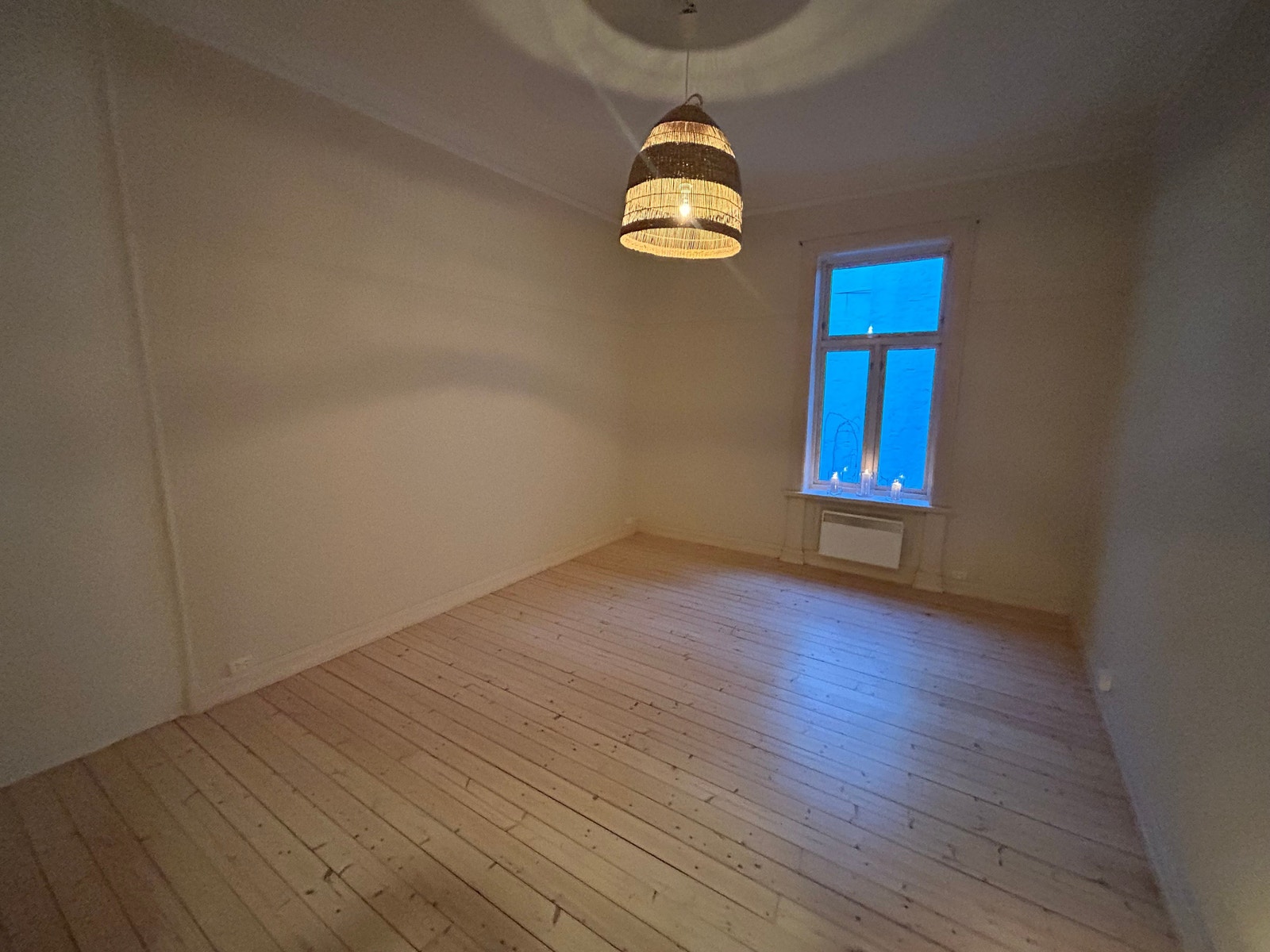 Soverom mot stille bakgård Galleribilde