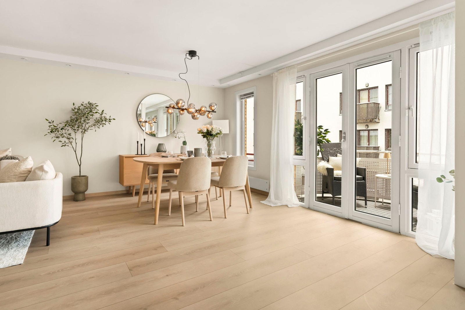 Naturlig soneinndeling med utgang til solrik balkong - dører kan åpnes på vidt
gap Galleribilde