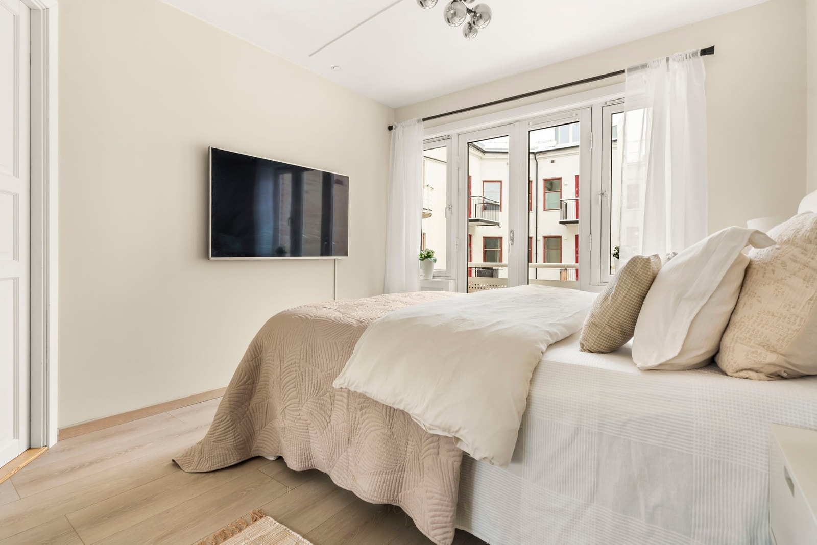 Nyt en rolig lørdag morgen med frokost i sengen! Galleribilde