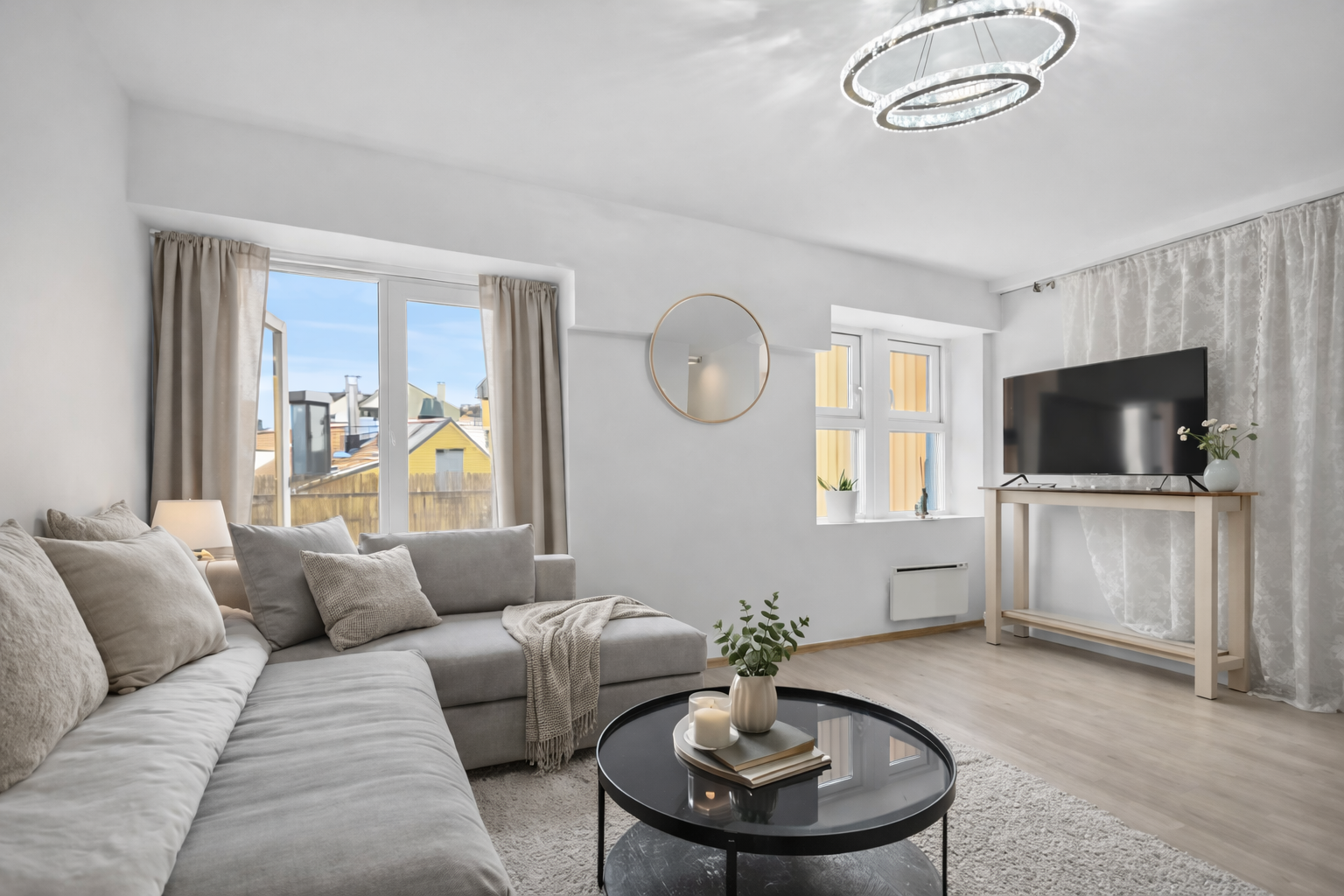 Stue og kjøkken ligger i en delvis åpen løsning som gir en sosial romfølelse. Sofakroken finner naturlig sin plass i rommet. Bilde er AI generert. Galleribilde