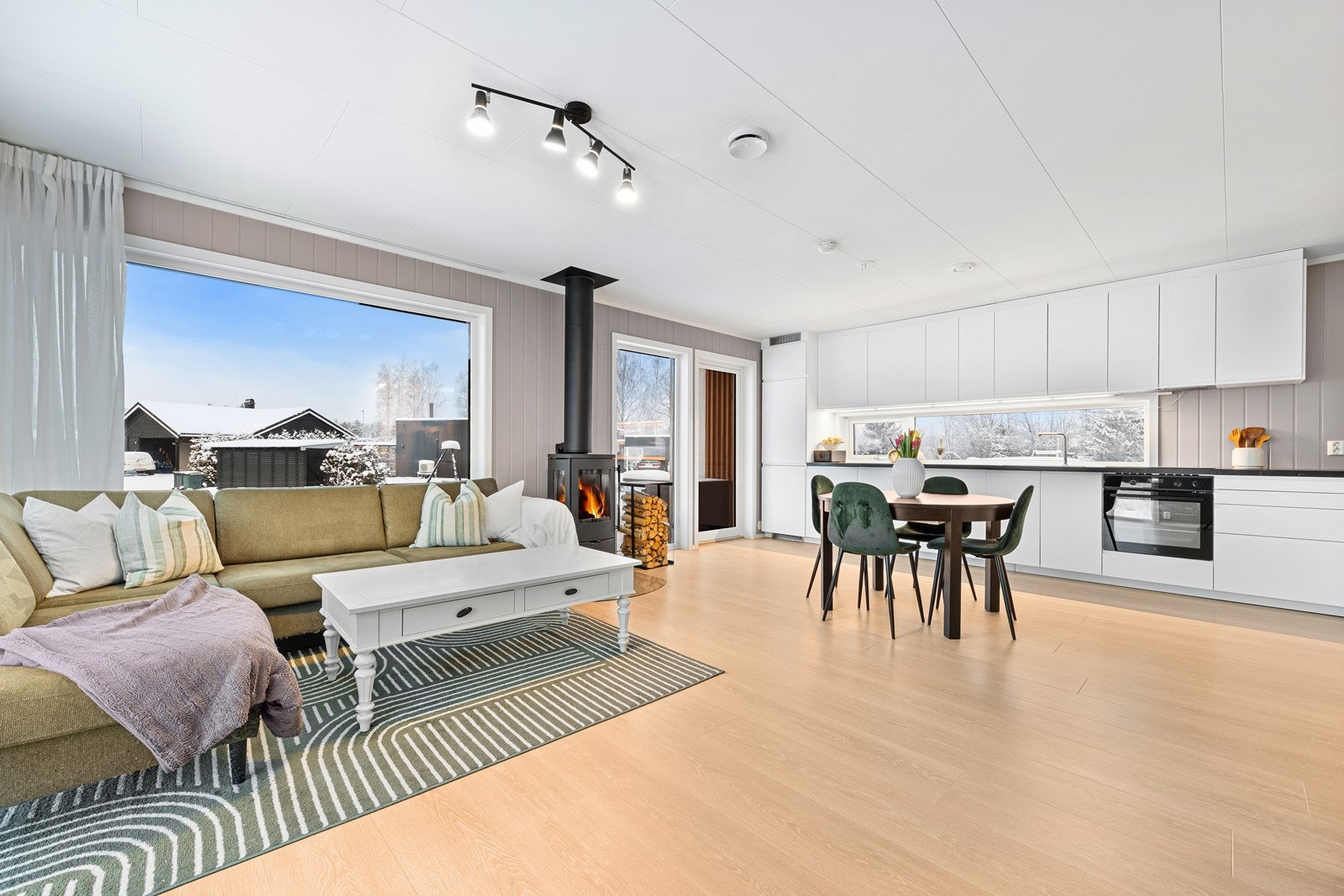 Tidsriktig og tiltalende enebolig over ett plan. Galleribilde