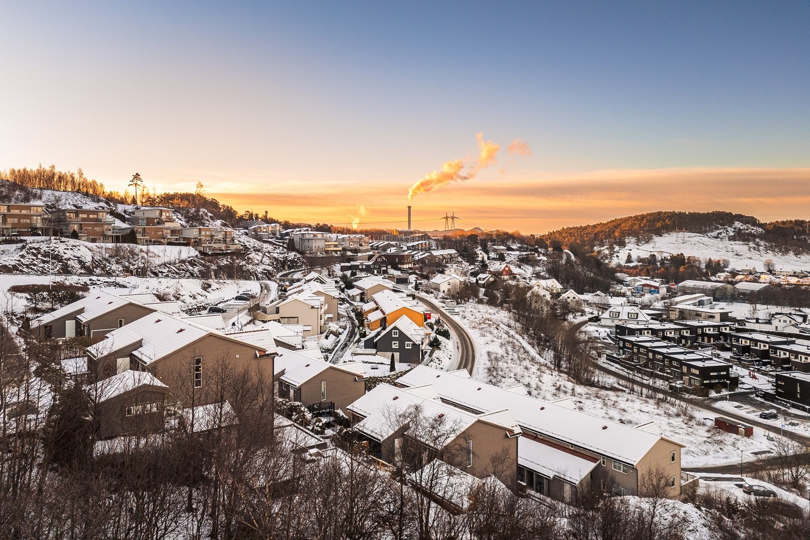 Råvarden er kjent for sitt barnevennlige nærmiljø med trygge gater, hyggelige naboer, og kort vei til både natur og byliv. Galleribilde